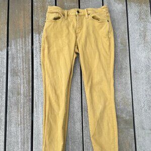 Women's size 6 (28R) Universal Thread Mustard colored skinny jeans.